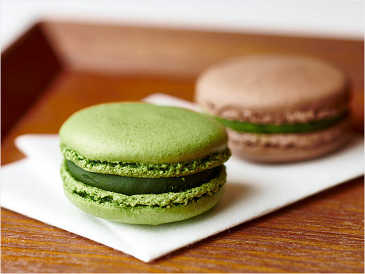 江戸茶寮は茶器の絵付、お茶、お茶菓子が一緒に楽しめるワークショップです。抹茶ブーム