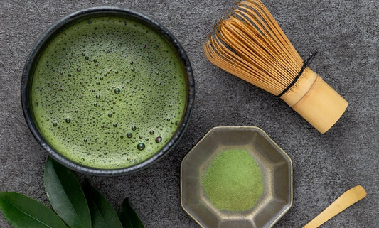 江戸茶寮は茶器の絵付、お茶、お茶菓子が一緒に楽しめるワークショップです。茶の湯とは
